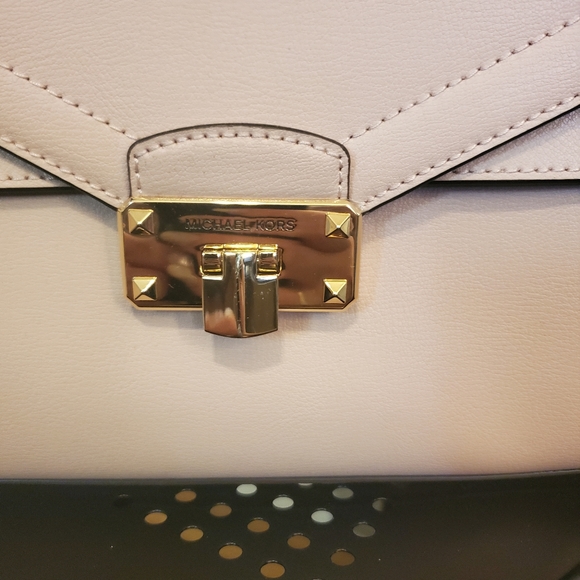 Micheal Kors Kinsley medium top handle Satchel - Like New Ballet Pink - Picture 2 of 8